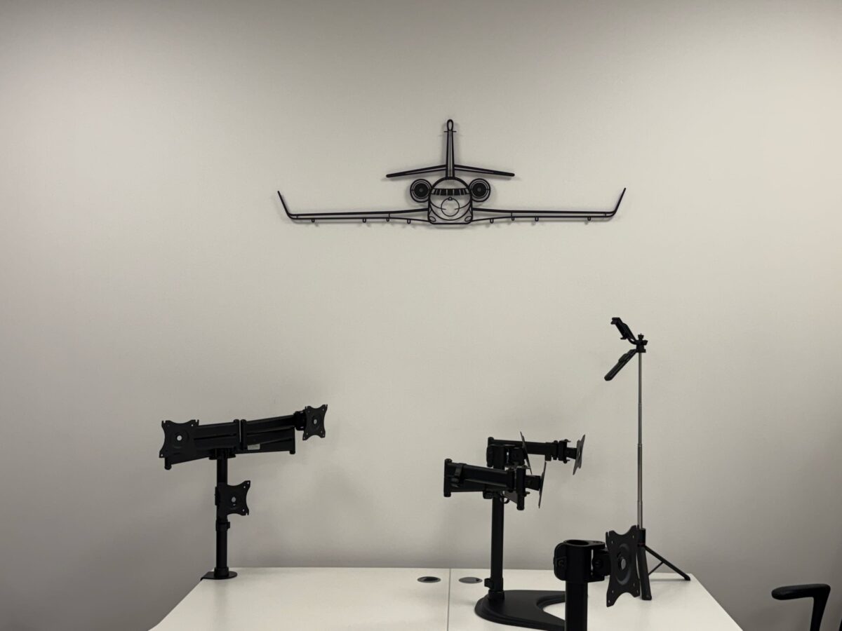 Image of the wall with a cool aeroplane silhouette