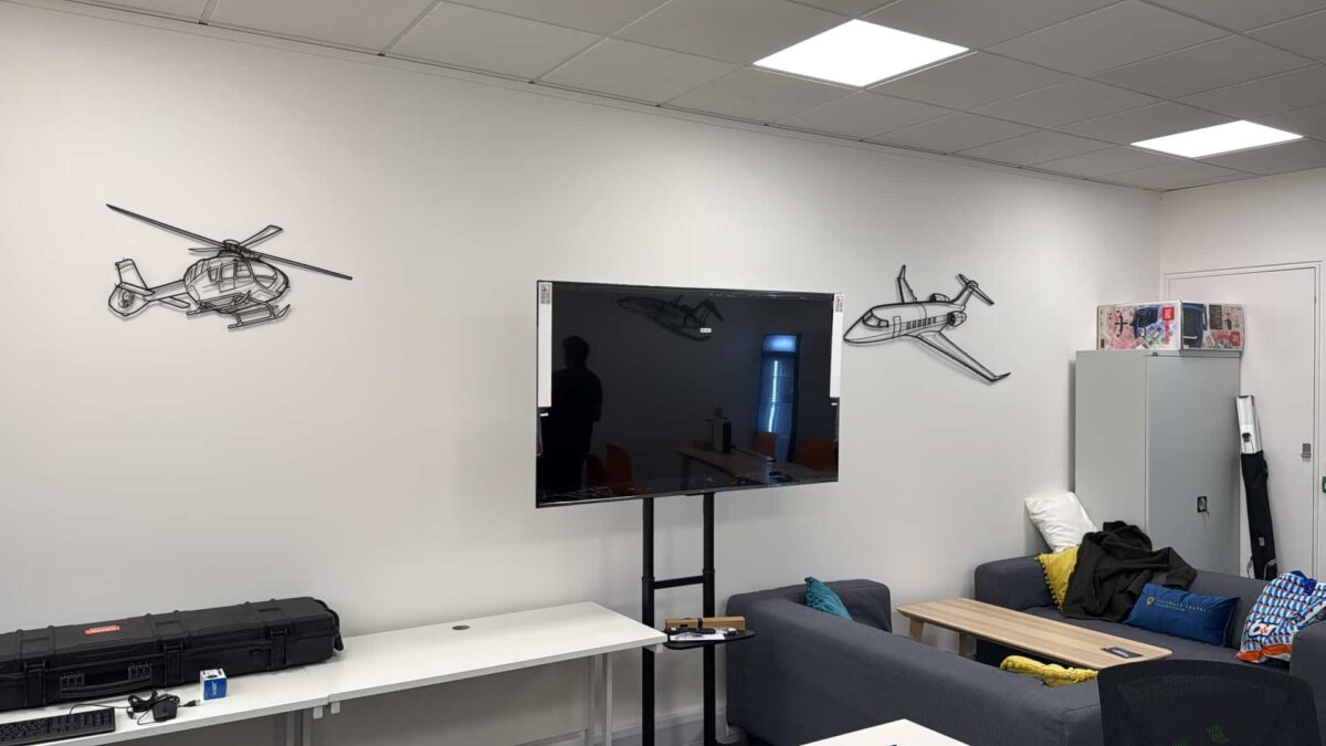 The office with the TV and more cool aircraft silhouettes